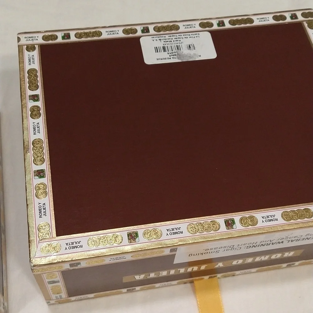 Romeo y Julieta reserve cigar 2 boxes brown 8 1/2